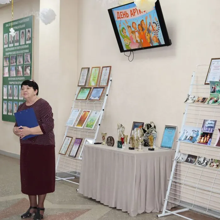выставка, посвященная Дню артиста