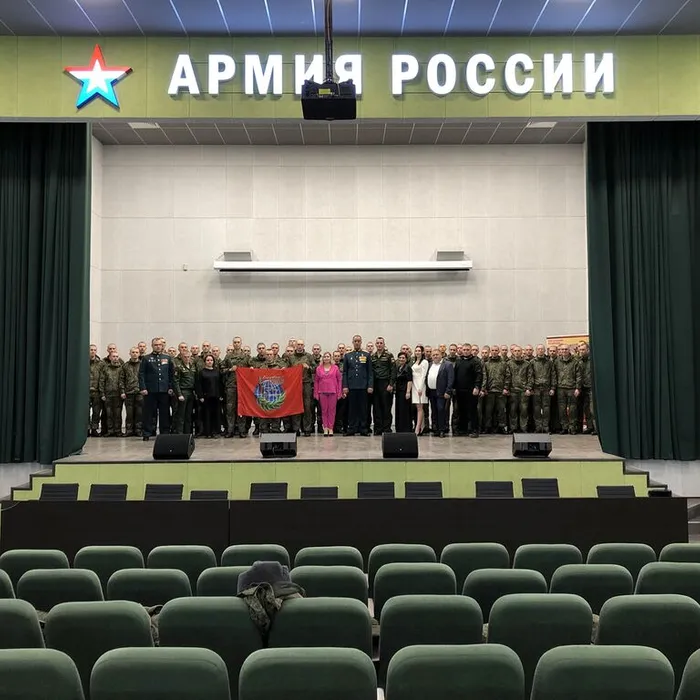 Концертная бригада Калининского Дома культуры с гордостью поздравила наших доблестных защитников Отечества с их профессиональным праздником