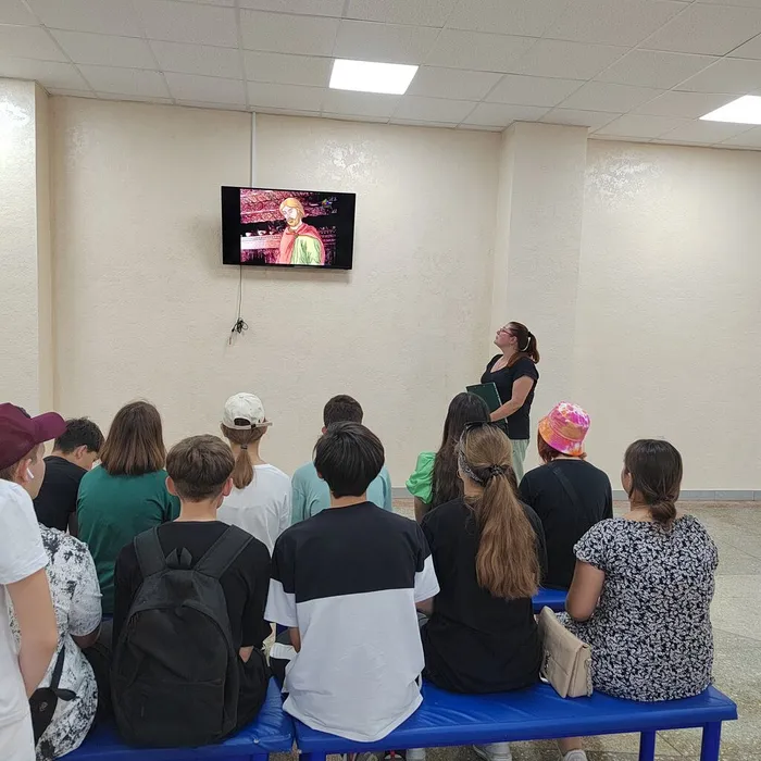 Тематическая беседа "Ничего не бывает на свете роднее".