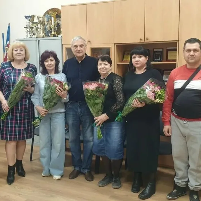 Депутат Совета Муниципального образования Калининский район Е.Ю. Огнев поздравил творческих работников Калининского Дома культуры с профессиональным праздником
